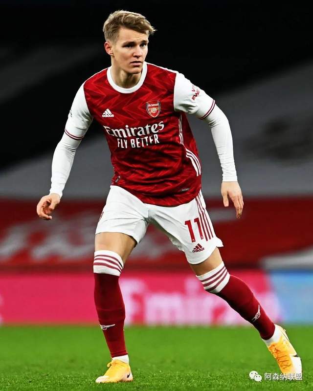 女足明星遭百万富翁跟踪骚扰，雇佣保镖应对（女足明星遭富豪纠缠跟踪，被迫雇保镖护身）