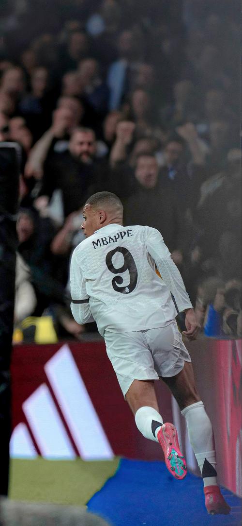 巴萨两年来最快丢球均来自阿拉维斯：分别为开场18秒与43秒（过去两年巴萨最快失球均被阿拉维斯打进：开场18秒与43秒）