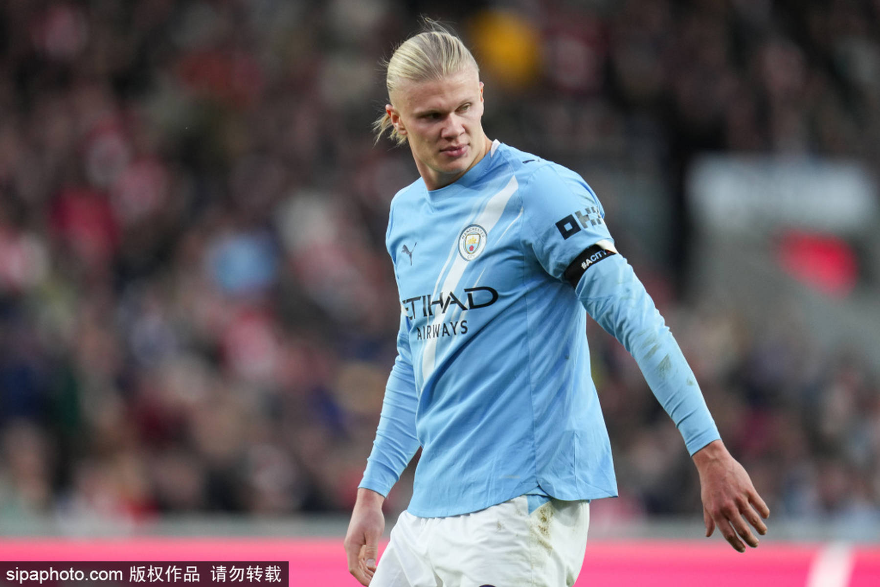 喀麦隆非洲杯大名单：姆伯莫领衔，巴索戈在列，奥纳纳无缘（喀麦隆非洲杯阵容出炉：姆伯莫领衔，巴索戈入选，奥纳纳落选）