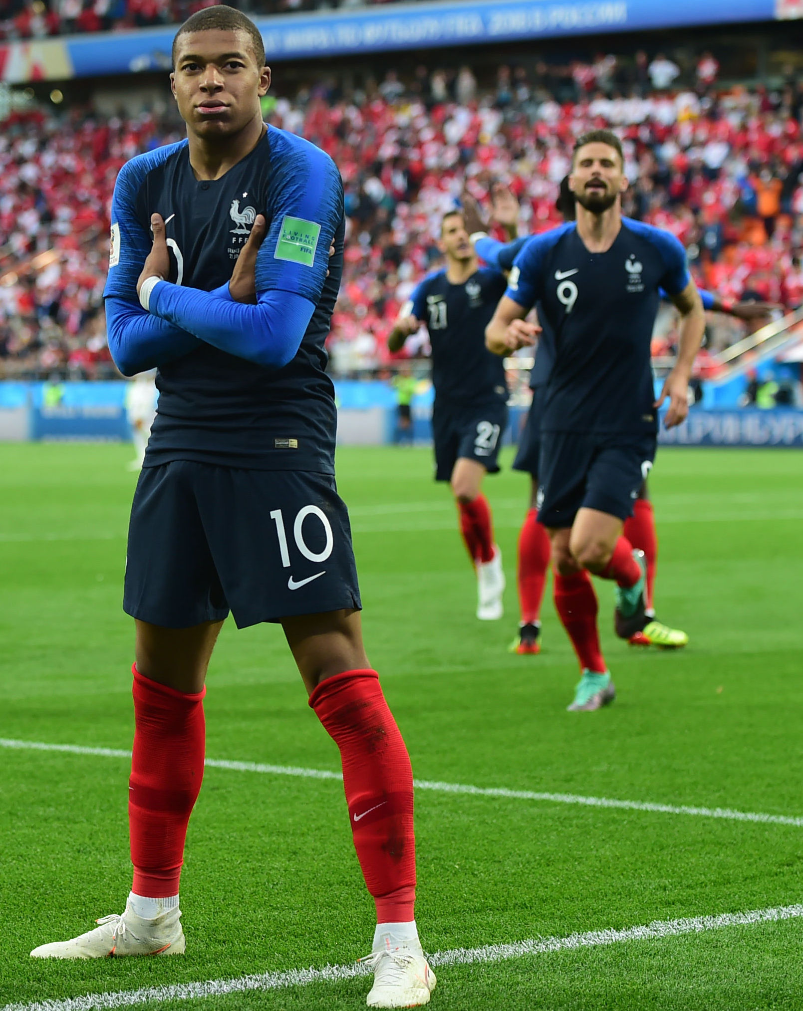 意媒：尤文关注穆哈雷莫维奇与莱切加布里埃尔，需与国米竞争（意媒：尤文有意穆哈雷莫维奇及莱切后卫加布里埃尔，或将与国米竞争）